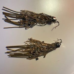 Zara earnings approximately 4 inch length